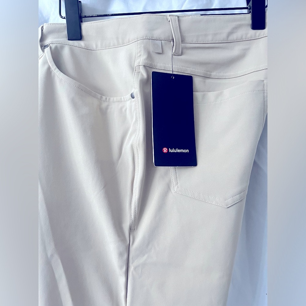 Lululemon Men’s ABC Pant Slim, Size 33X34, Tan.